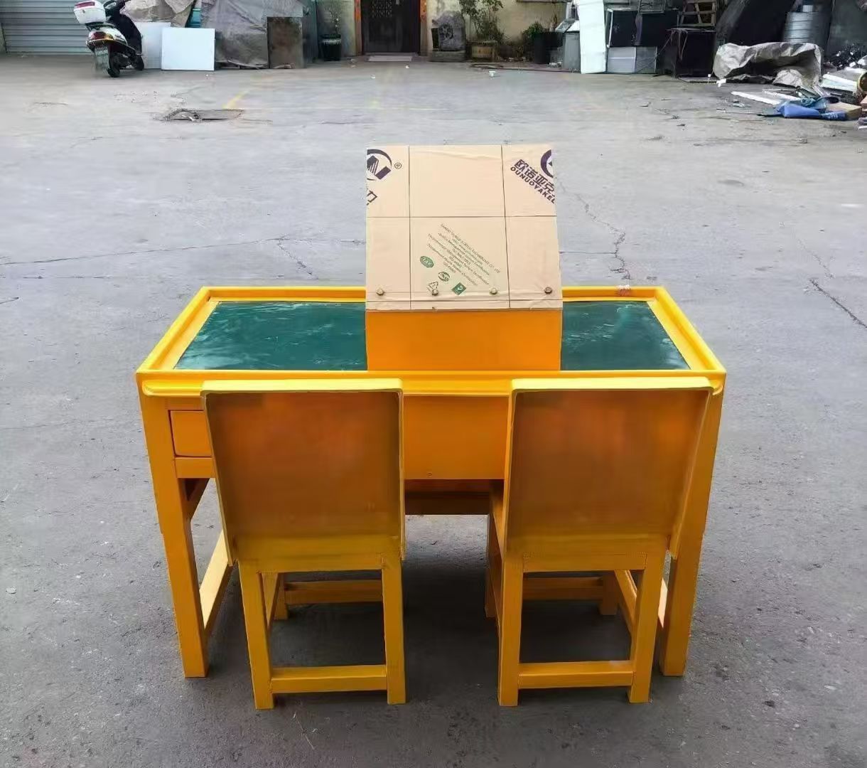 南山防静电导通桌井下煤矿火工品发放桌：危险品流转的安全守护者
